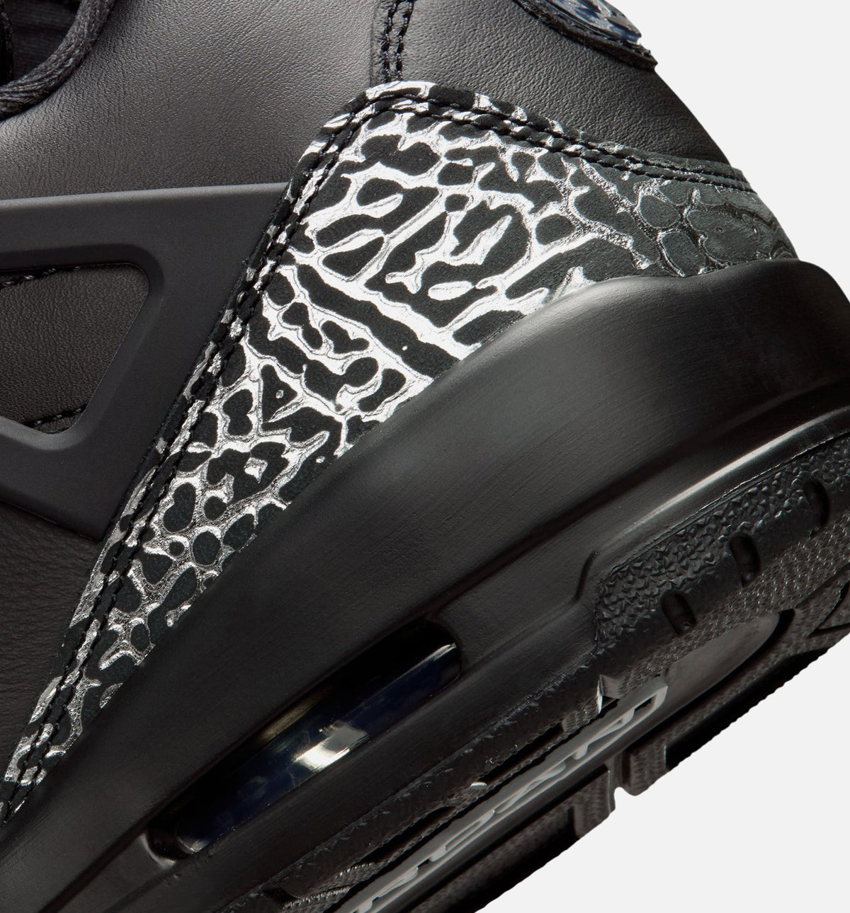 Spizike Low Men's Basketball Shoes - Black & Metallic Silver