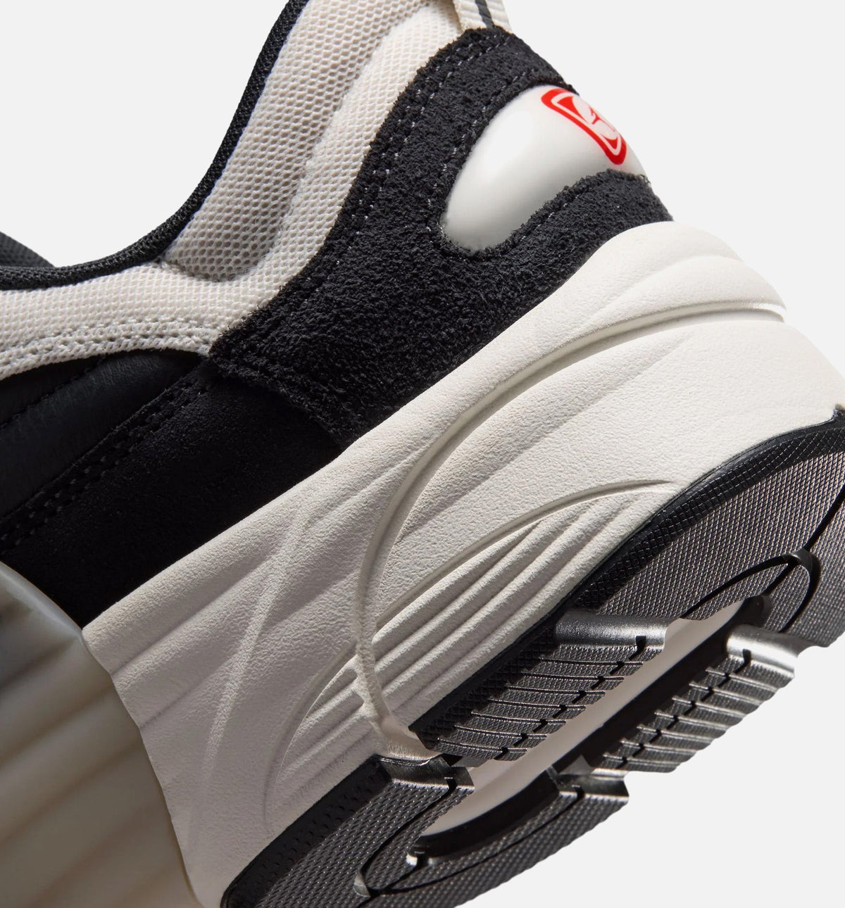 Trunner OS SE Men's Lifestyle Shoes - Off Noir & University Red