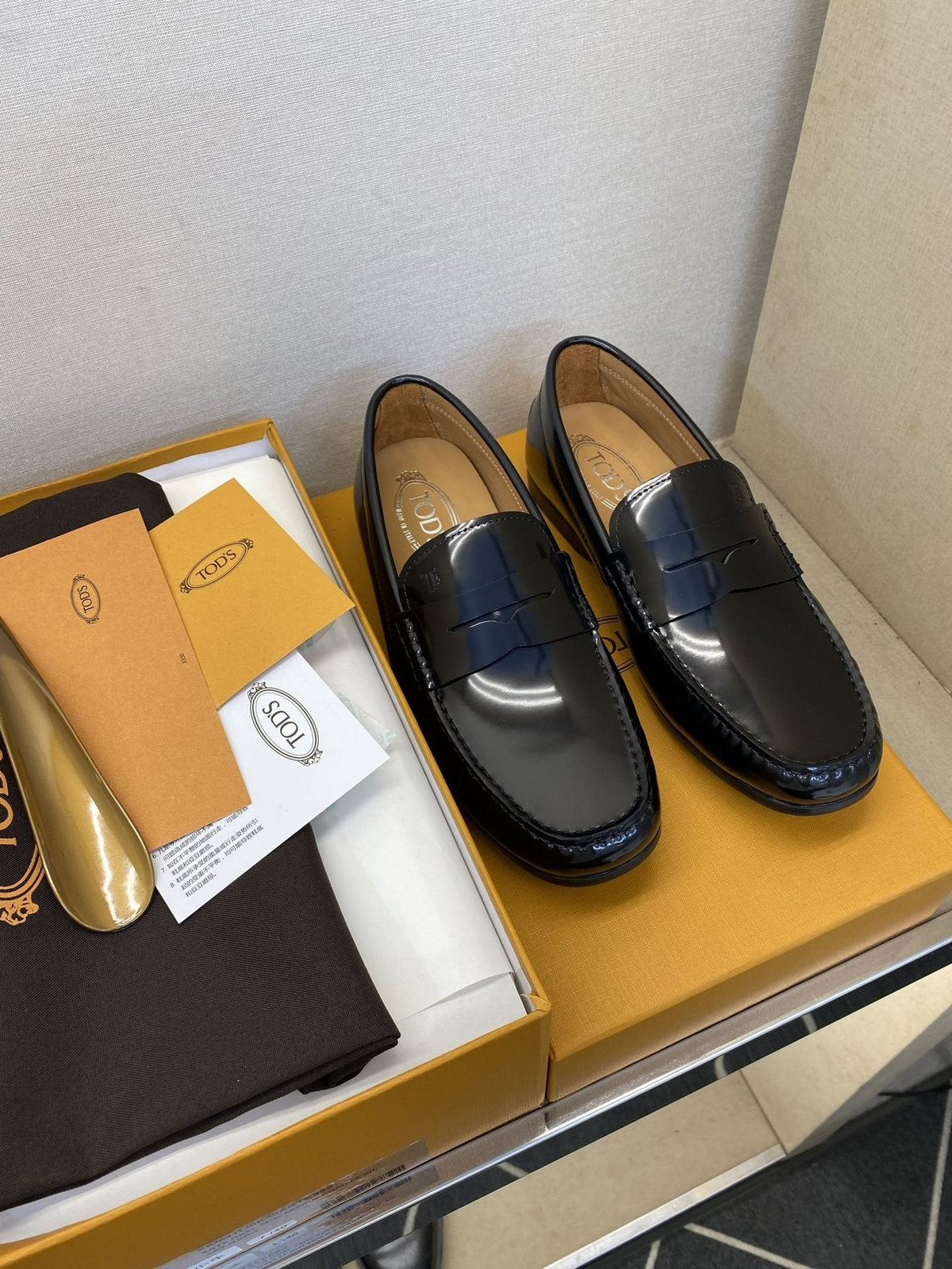 TOD'S Men's Glossy Dark Navy Penny Loafers