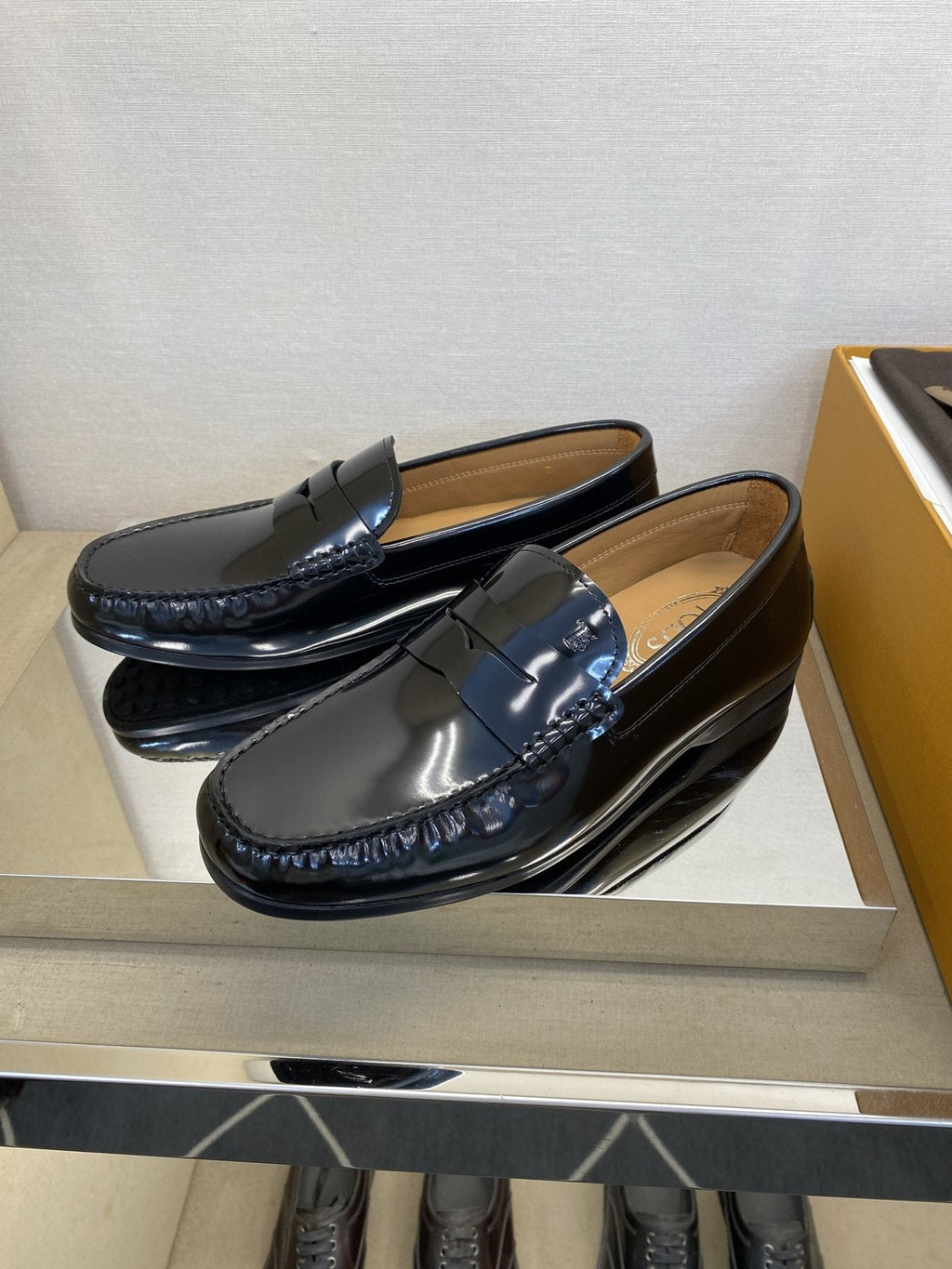 TOD'S Men's Glossy Dark Navy Penny Loafers