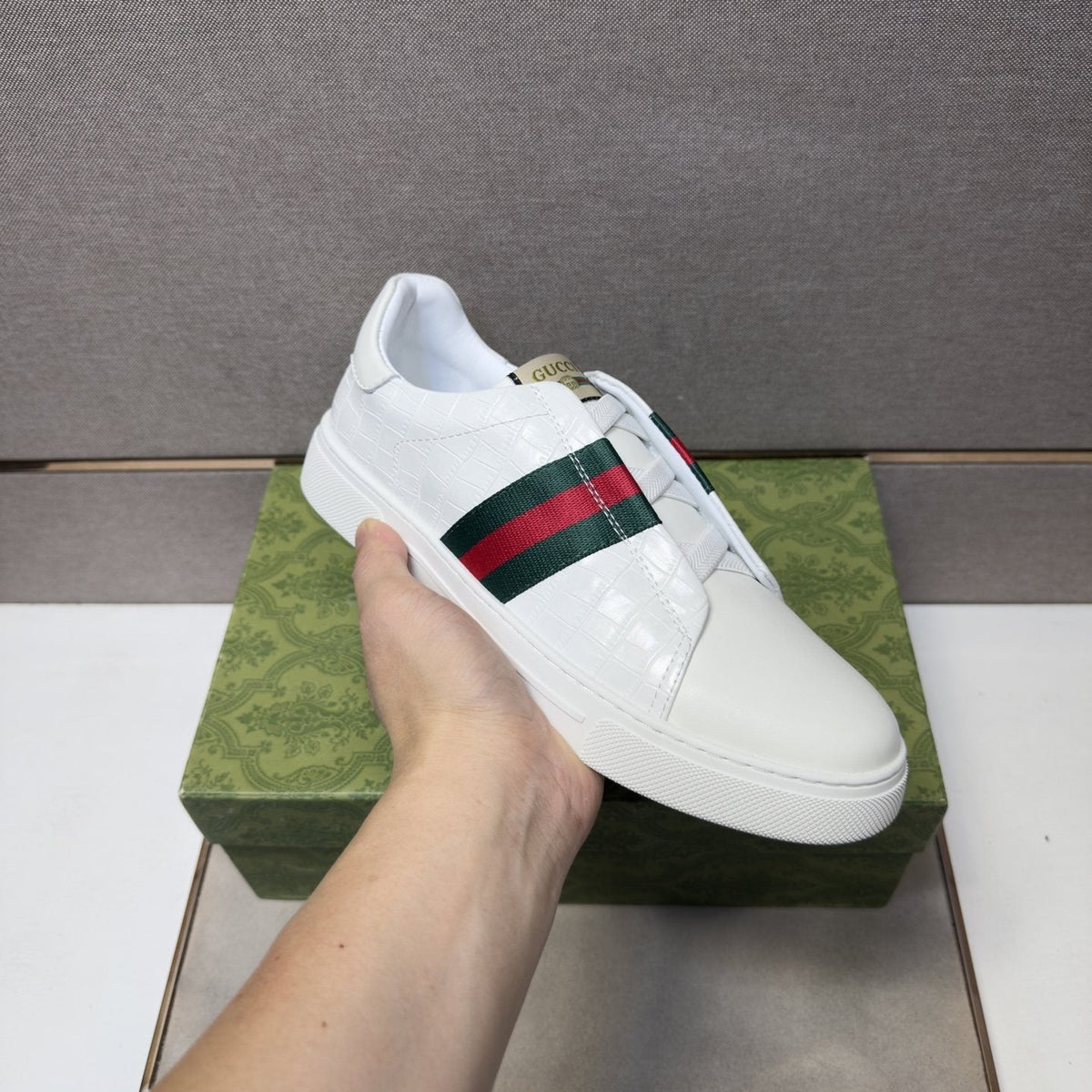 Gucci Green and Red Stripe Low-Top Sneakers