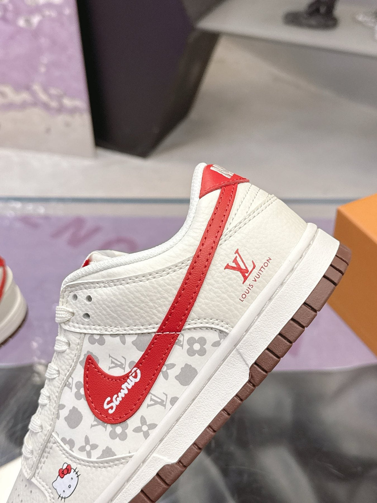 Nike Pattern Low-Top Sneakers