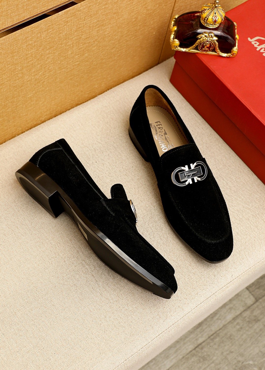 Ferragamo Men's Textured Buckle Loafers