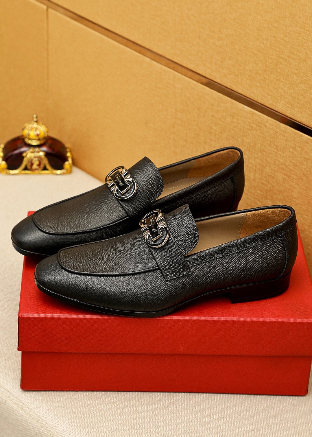 Ferragamo Men's Textured Buckle Loafers